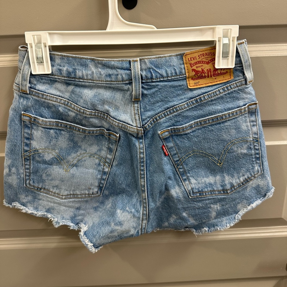 Levi’s Acid Wash High rise Jean Short